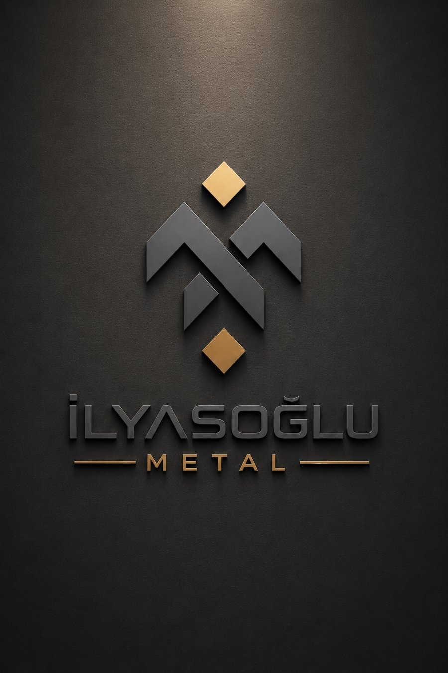 İlyasoğlu Metal kurumsal logo — koyu duvar üzerinde mockup